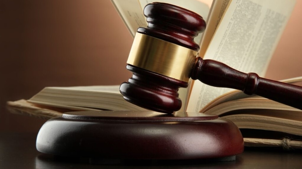 Gavel2